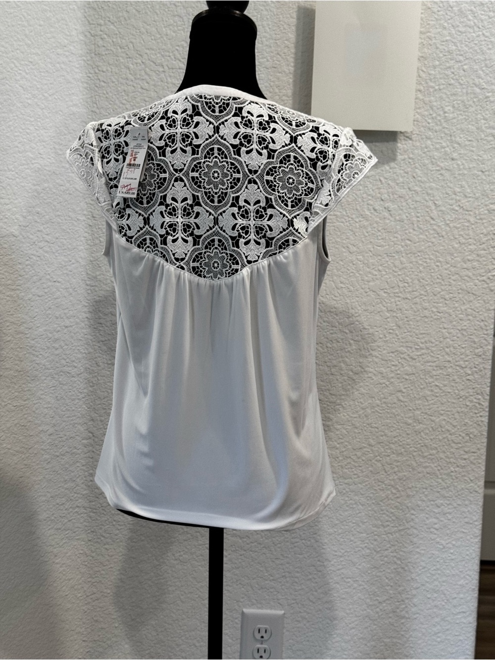 White House black market White Lace Yoke Women's Top. Size small NWT - Picture 4 of 7